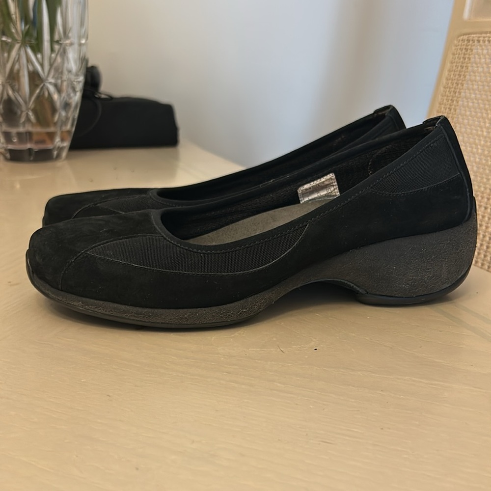 DONATED Merrell Black Flats